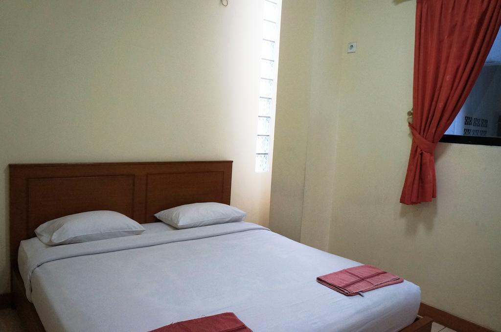 Jesnic Hotel Padang  Exterior foto